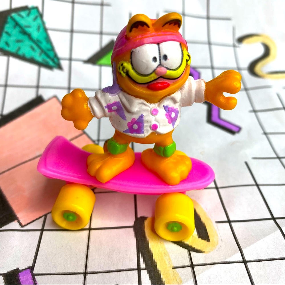 SOLD 10 for $10 Vintage 1988 Garfield on Skateboard Toy
